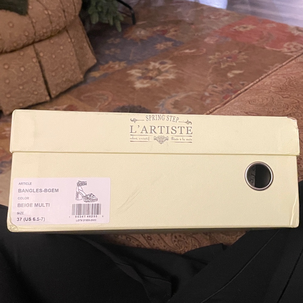 Spring Step L'Artiste Cream Shoe Box